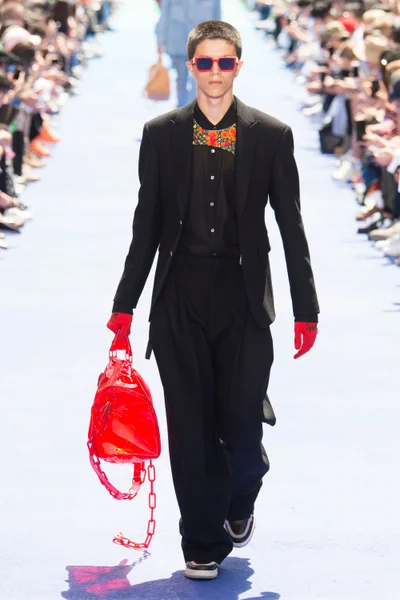 Look 48